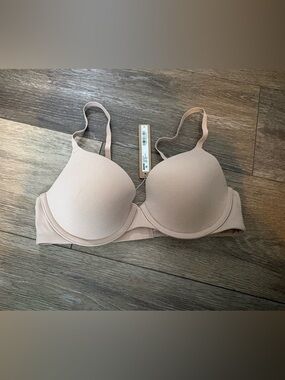 Skims Kim Kardashian Women’s Fits Everybody T-Shirt Bra 34B New with Tags